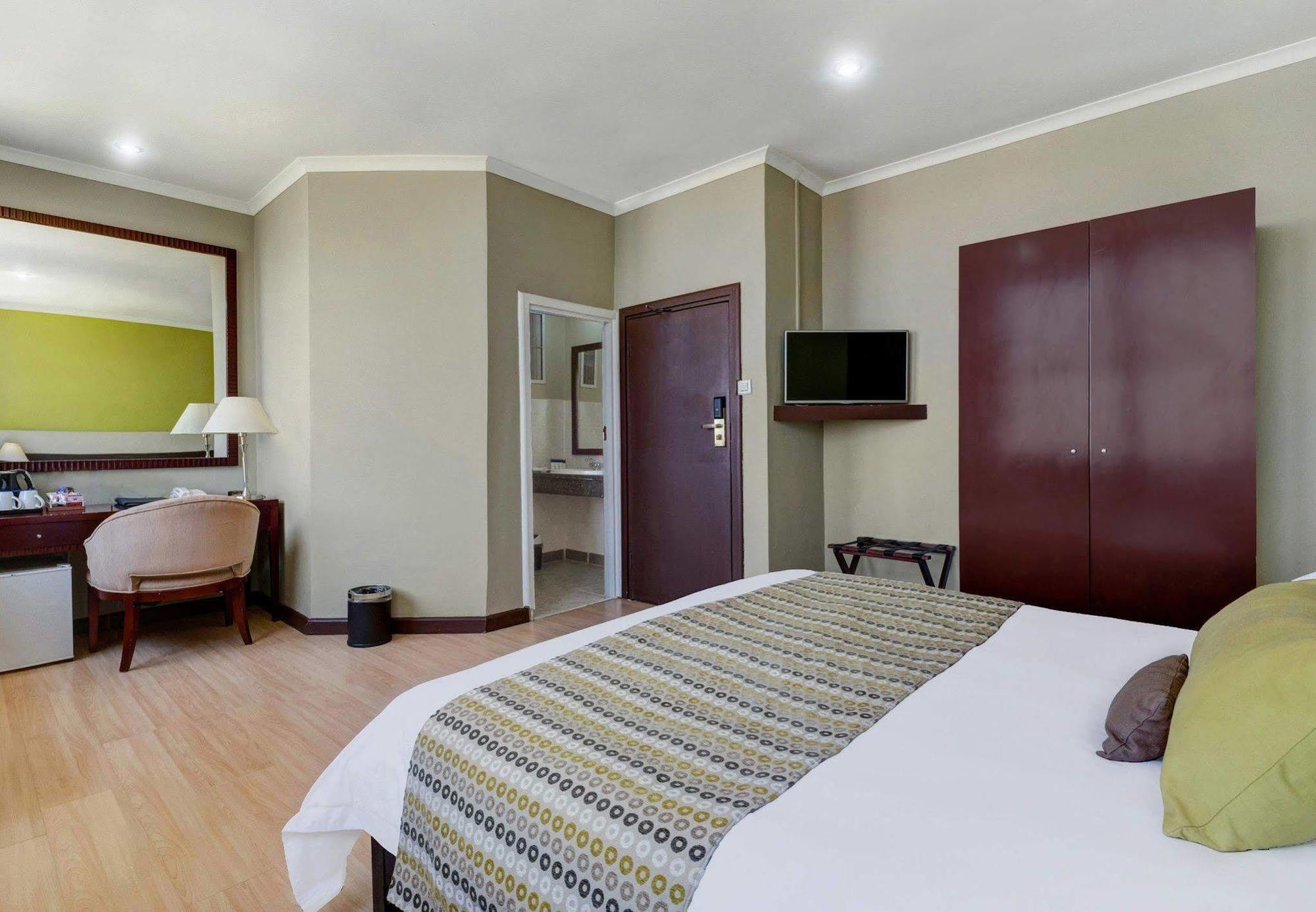 Protea Hotel Lusaka Cairo Road Bagian luar foto
